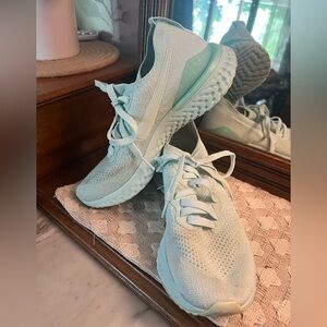 NIKE Classic Epic React Flyknit Athletic Casual Sneakers Teal Green‎ Wms Sz 7.5